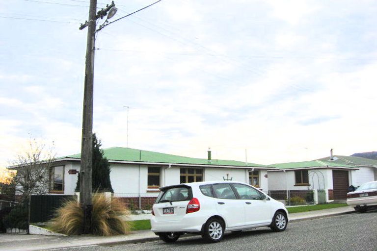 Photo of property in 2 Bedford Street, Tapanui, 9522