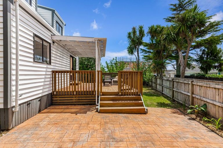 Photo of property in 2/12 Neil Avenue, Te Atatu Peninsula, Auckland, 0610