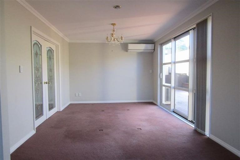 Photo of property in 1 Ballymore Drive, Pinehill, Auckland, 0632