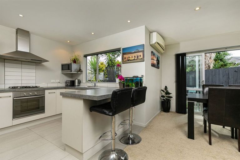 Photo of property in 48 Makora Road, Massey, Auckland, 0614