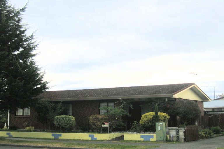 Photo of property in 3/98 Tait Drive, Greenmeadows, Napier, 4112