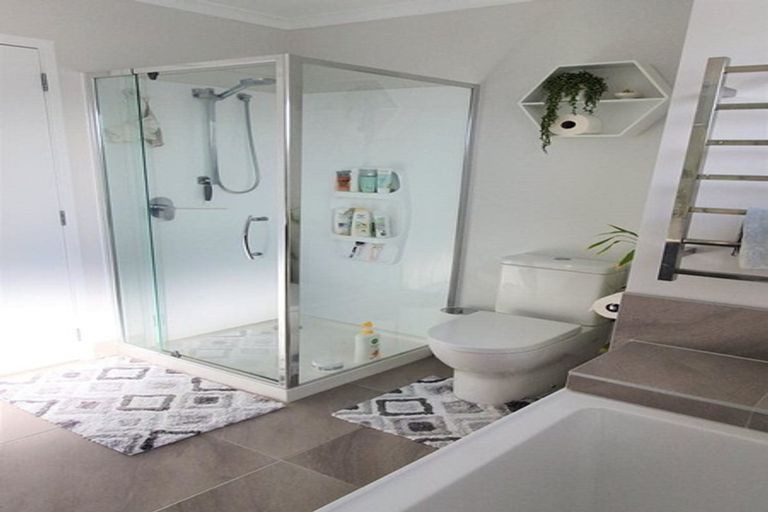 Photo of property in 9 Sacred Kingfisher Road, Hobsonville, Auckland, 0616