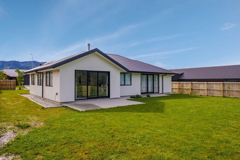 Photo of property in 3 Edna Lane, Lake Hawea, Wanaka, 9382