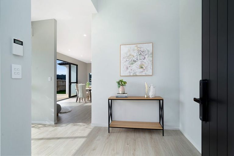 Photo of property in 41 Mcindoe Road, Kumeu, 0810