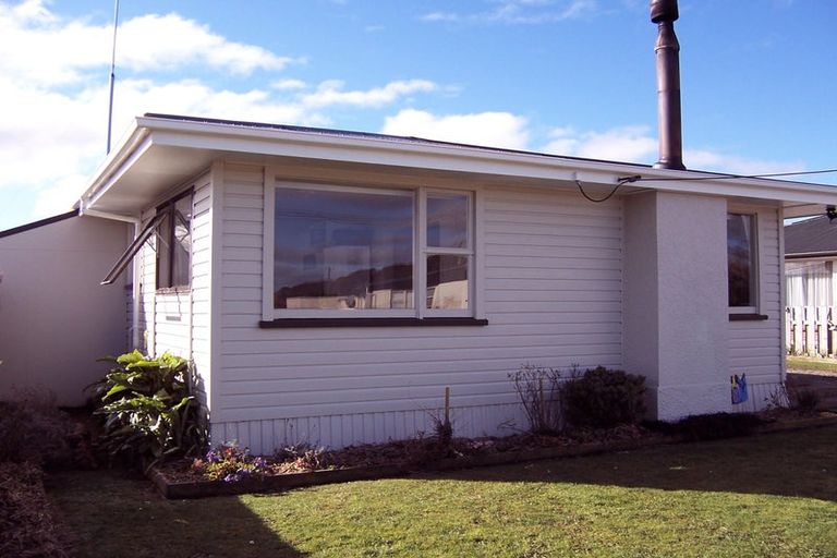 Photo of property in 4 Carlyle Street, Tuatapere, 9620