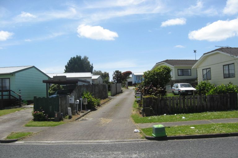 Photo of property in 2/10 Maplesden Drive, Clendon Park, Auckland, 2103