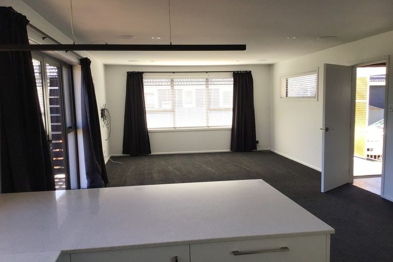 Photo of property in 8 Liverton Crescent, Bishopdale, Christchurch, 8053