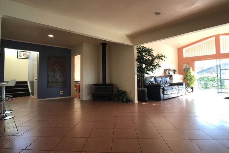 Photo of property in 21 Jacanas Place, Unsworth Heights, Auckland, 0632