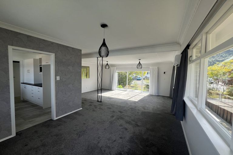 Photo of property in 10 Montana Road, Totara Park, Upper Hutt, 5018