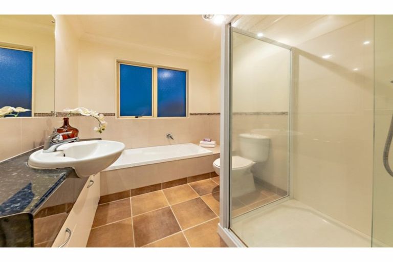 Photo of property in 20a Baverstock Road, Flat Bush, Auckland, 2016