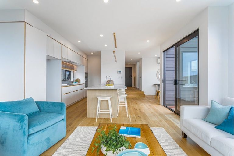 Photo of property in 5 Makumaku Place, Long Bay, Auckland, 0630