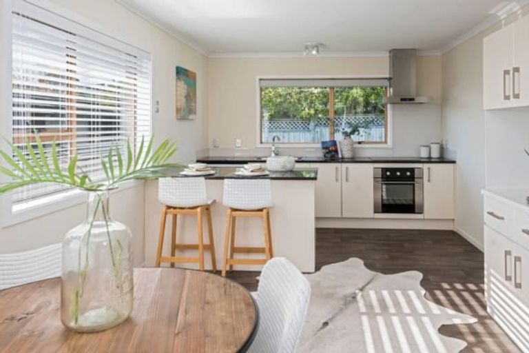 Photo of property in 2/28 Prince Regent Drive, Half Moon Bay, Auckland, 2012