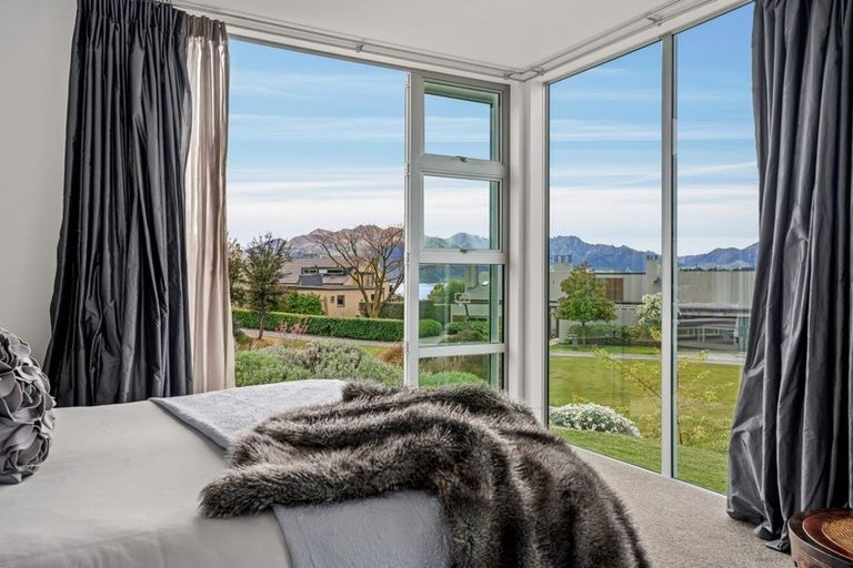 Photo of property in 14 Sunrise Bay Drive, Wanaka, 9305