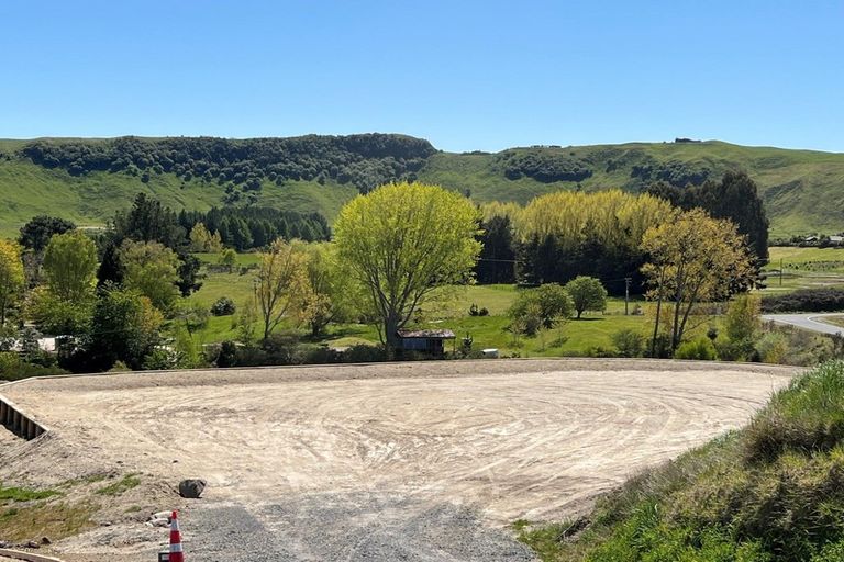 Photo of property in 16 Olsen Place, Kinloch, 3385