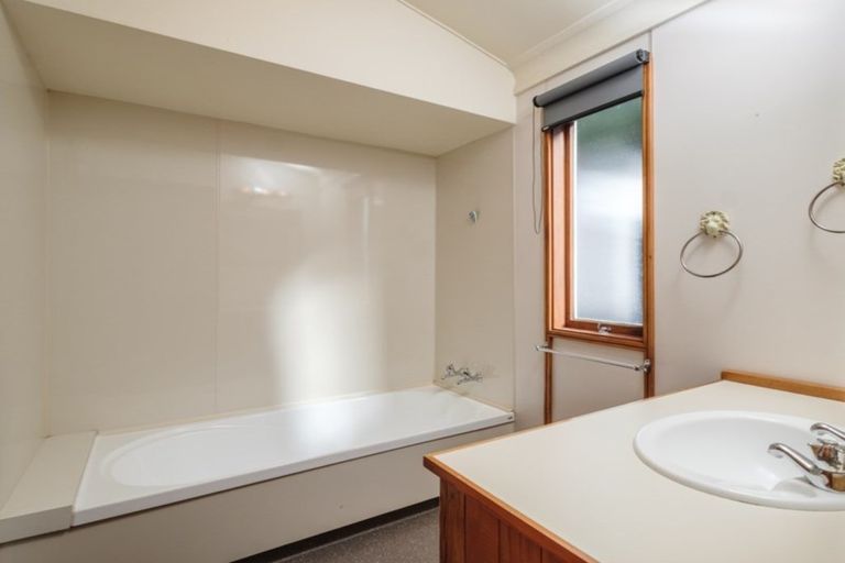 Photo of property in 43 Moana Road, Okitu, Gisborne, 4010