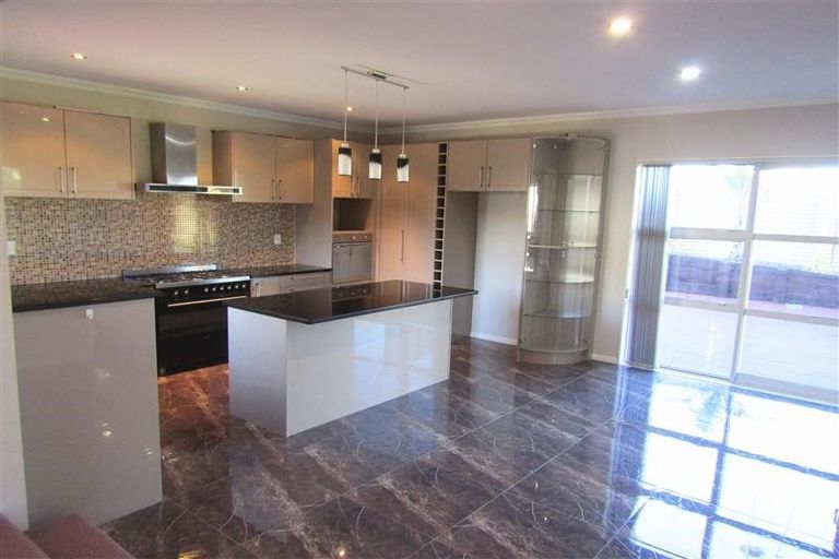 Photo of property in 1 Ballymore Drive, Pinehill, Auckland, 0632