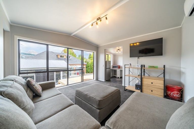 Photo of property in 6 Chatsworth Road, Silverstream, Upper Hutt, 5019