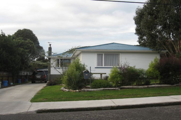 Photo of property in 25 Kaitawa Crescent, Paraparaumu, 5032