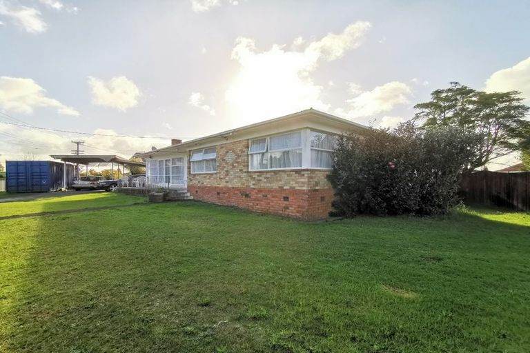 Photo of property in 44 Royal View Road, Te Atatu South, Auckland, 0610