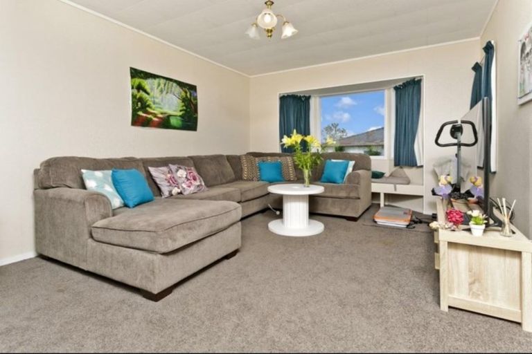 Photo of property in 37 Meadowood Drive, Unsworth Heights, Auckland, 0632