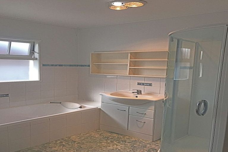 Photo of property in 11 Walworth Avenue, Pakuranga Heights, Auckland, 2010