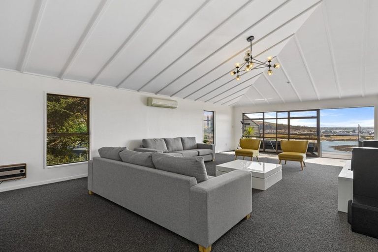 Photo of property in 5 Osmond Lane, Mount Pleasant, Christchurch, 8081