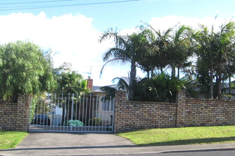 Photo of property in 72a Pupuke Road, Hillcrest, Auckland, 0627