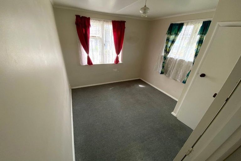 Photo of property in 17 Vickers Crescent, Mangere, Auckland, 2022