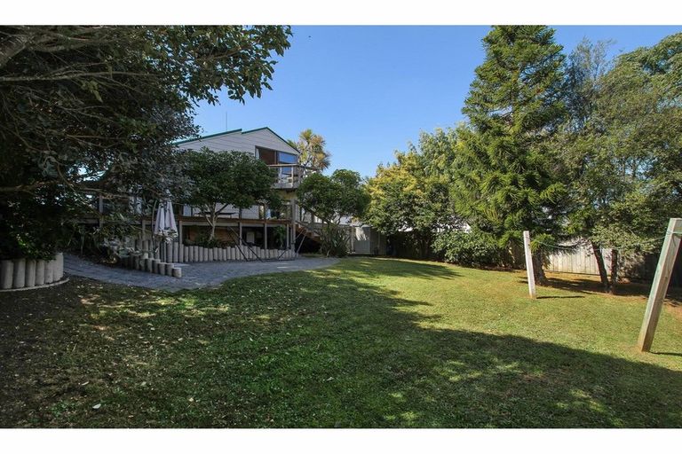 Photo of property in 2/2 Ceramco Place, Torbay, Auckland, 0630