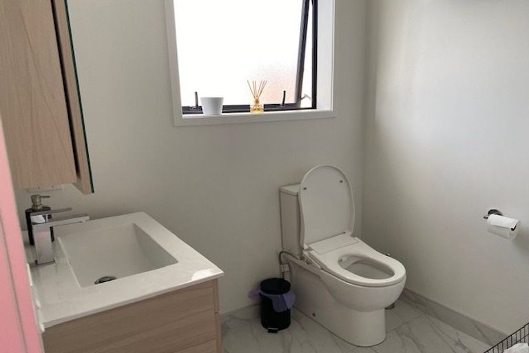 Photo of property in 3/172 Don Buck Road, Massey, Auckland, 0614