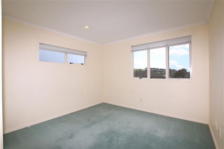 Photo of property in 12 Feeny Crescent, East Tamaki, Auckland, 2013
