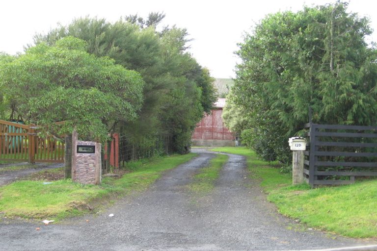 Photo of property in 118 Awaroa Road, Helensville, 0800