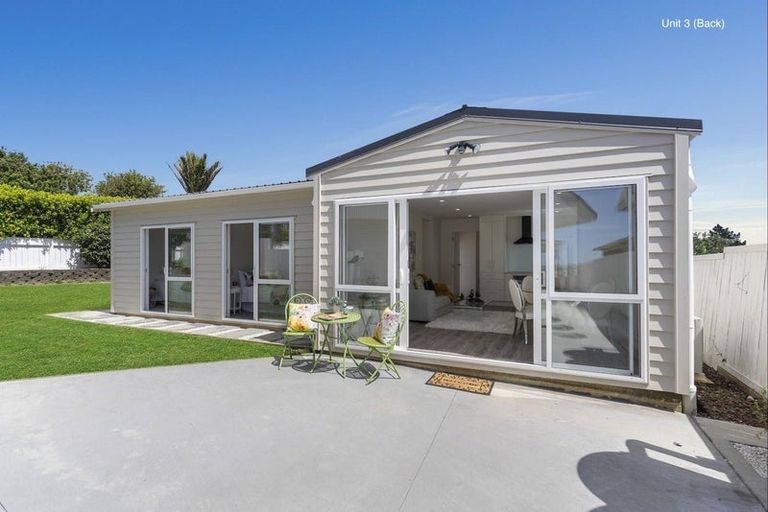 Photo of property in 16 Paisley Street, Mellons Bay, Auckland, 2014