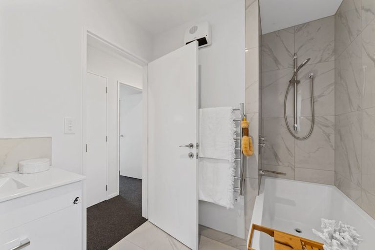 Photo of property in 24a Vagues Road, Northcote, Christchurch, 8052