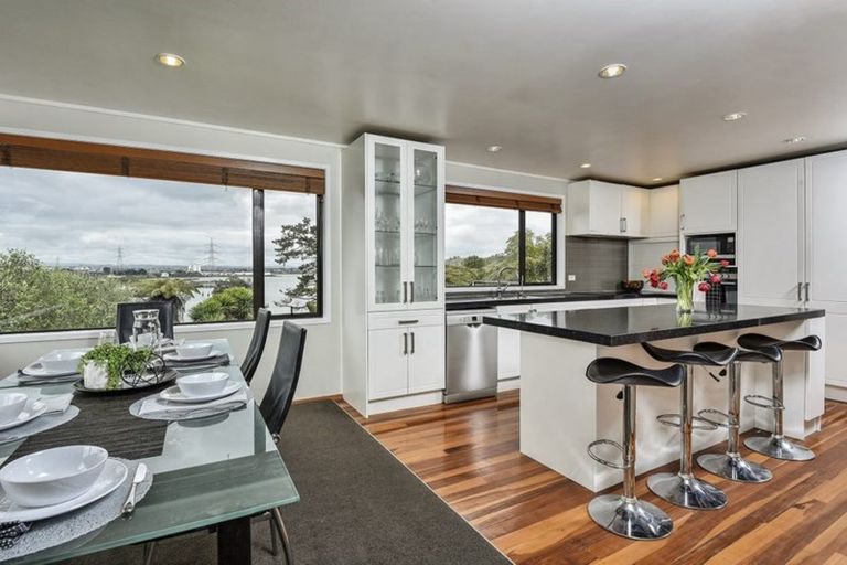 Photo of property in 34 Seacliffe Road, Hillsborough, Auckland, 1042