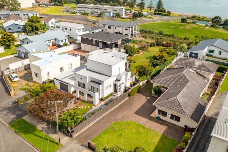 Photo of property in 84 Whiteley Street, Moturoa, New Plymouth, 4310