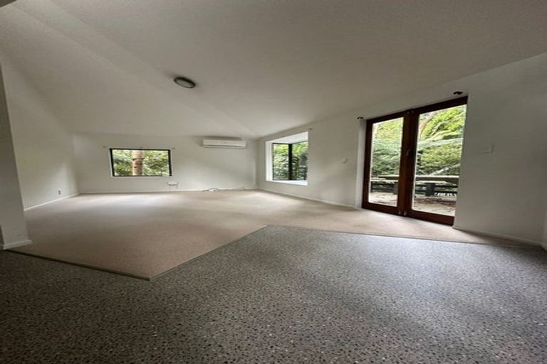 Photo of property in 16 Kaurimu Rise, Titirangi, Auckland, 0604