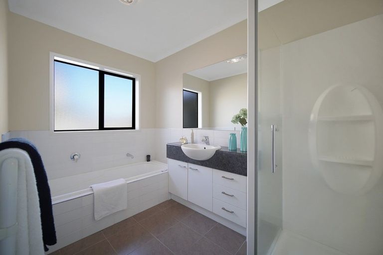 Photo of property in 12 Breon Place, Flat Bush, Auckland, 2016