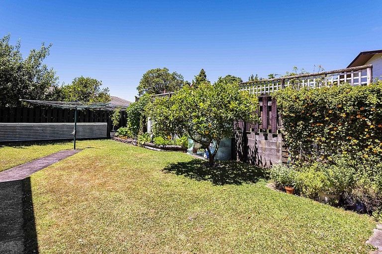 Photo of property in 2/39 Awanui Street, Merrilands, New Plymouth, 4312