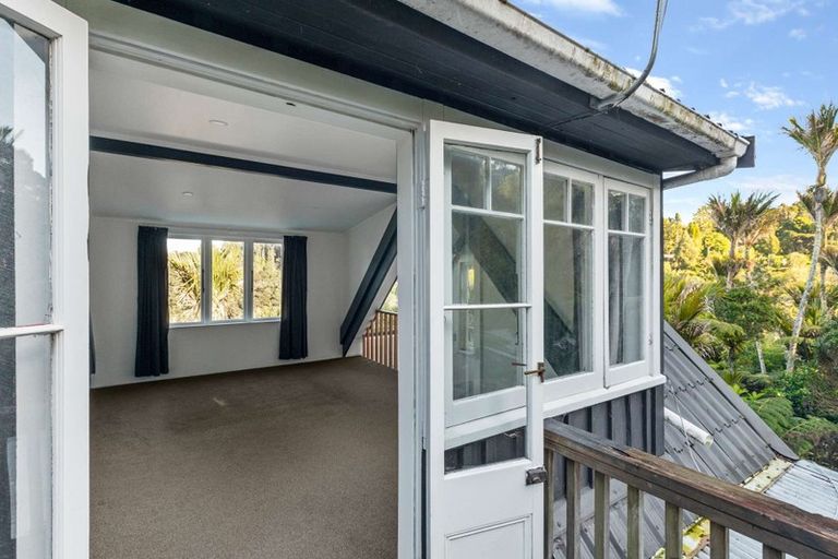 Photo of property in 33 Tainui Road, Titirangi, Auckland, 0604
