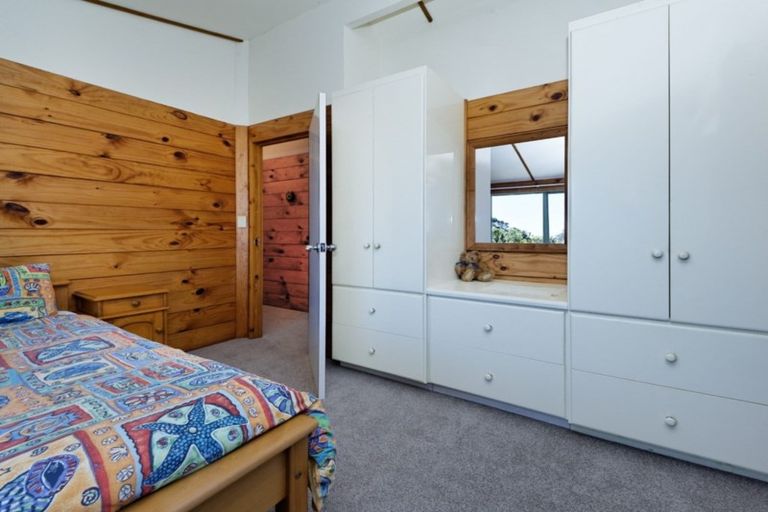 Photo of property in 105 Seaview Road, Piha, 0772