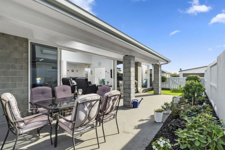 Photo of property in 19 Hiria Crescent, Papamoa Beach, Papamoa, 3118