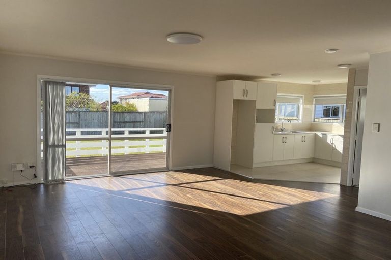 Photo of property in 2/47 Moire Road, Massey, Auckland, 0614