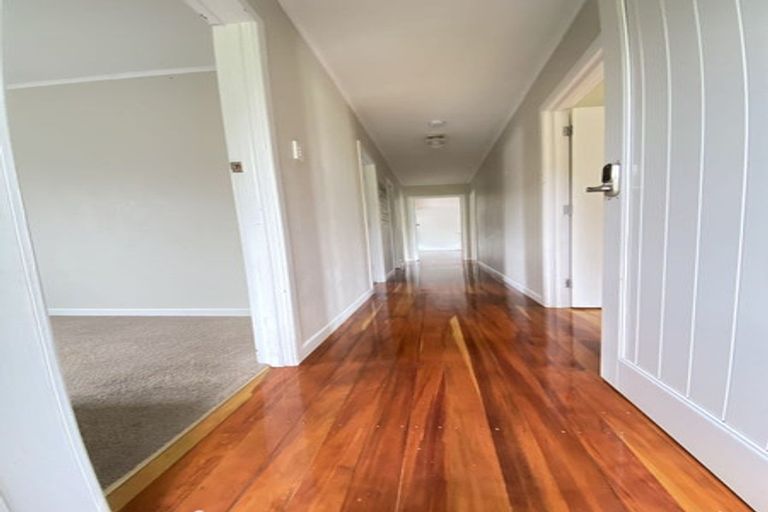 Photo of property in 26 Tawhana Crescent, Red Beach, 0932