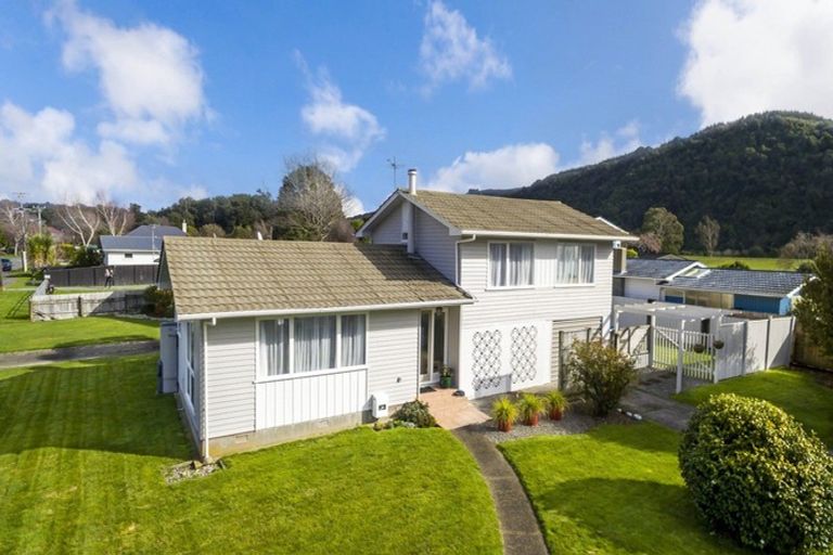 Photo of property in 1 Moehau Grove, Trentham, Upper Hutt, 5018