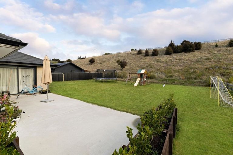 Photo of property in 31 Kingfisher Crescent, Albert Town, Wanaka, 9305