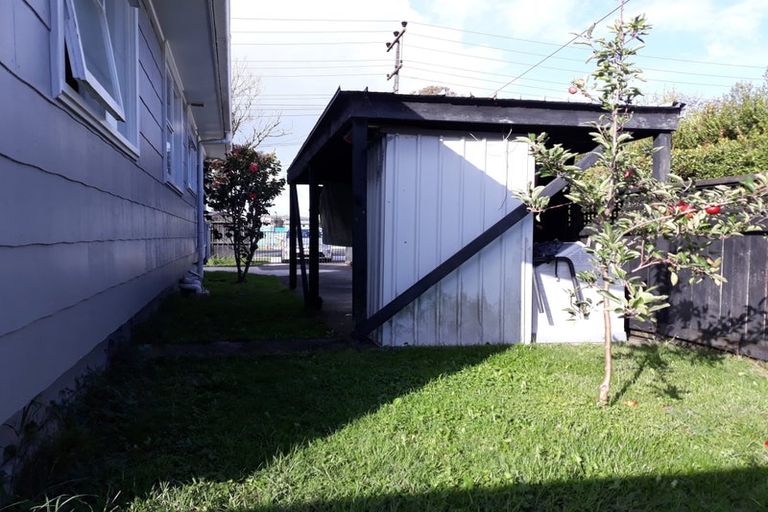 Photo of property in 2/206 Lake Road, Northcote, Auckland, 0627