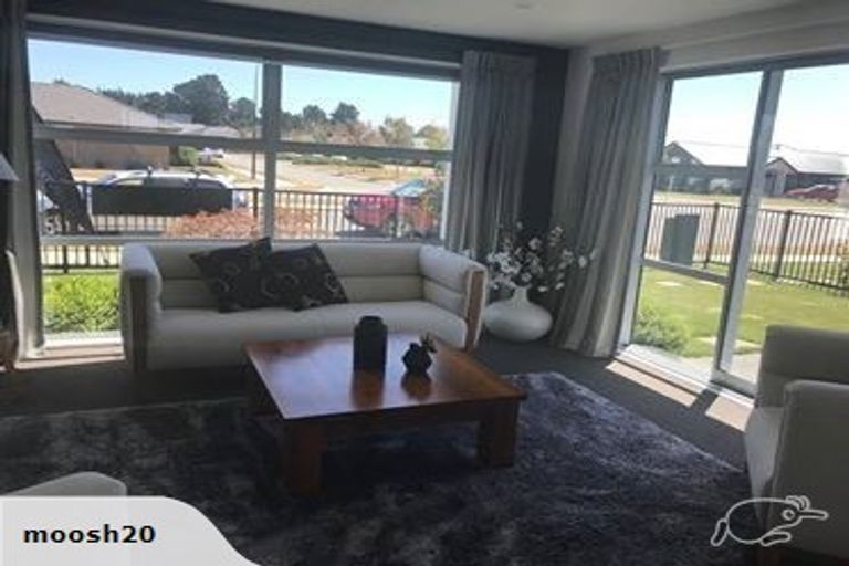 Photo of property in 14 Shillingford Boulevard, Rolleston, 7615