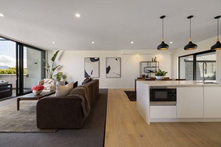 Photo of property in 14 Vancouver Drive, Queenstown, 9300