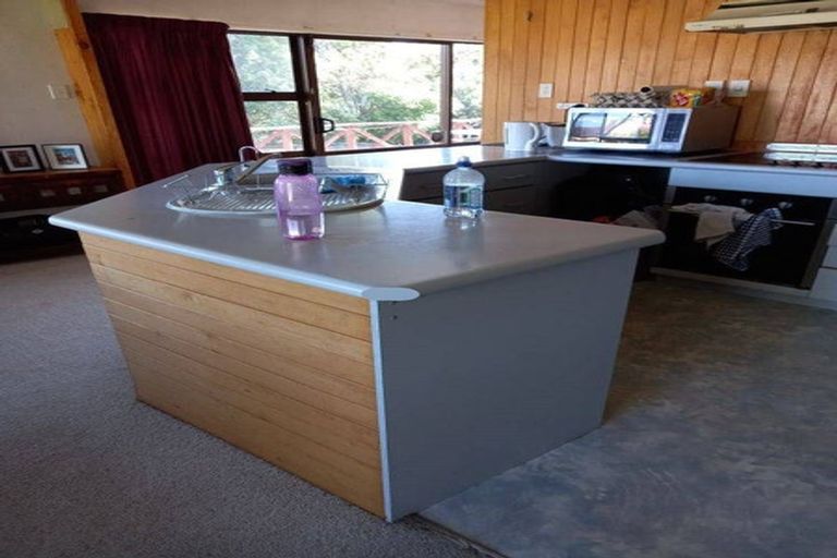 Photo of property in 50 Eugenia Rise, Totara Heights, Auckland, 2105